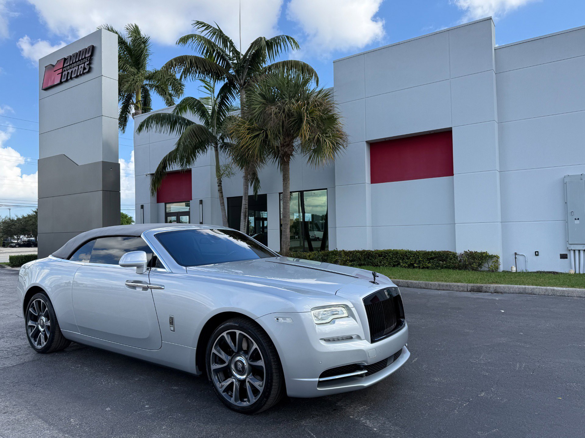 Used 2017 Rolls-Royce Dawn image 46