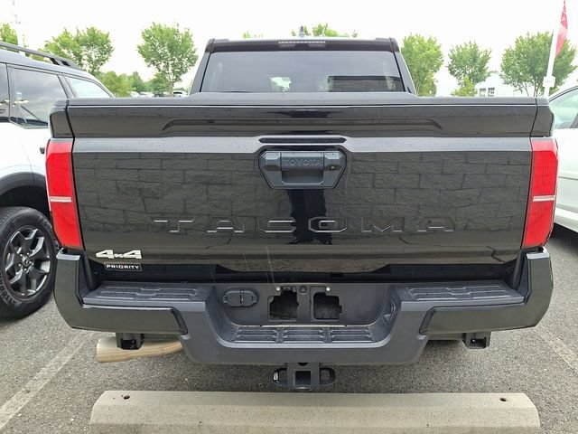 Used 2025 Toyota Tacoma SR5 AWD/4WD image 5