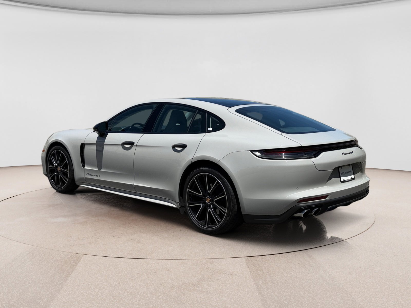 Used 2023 Porsche Panamera image 3