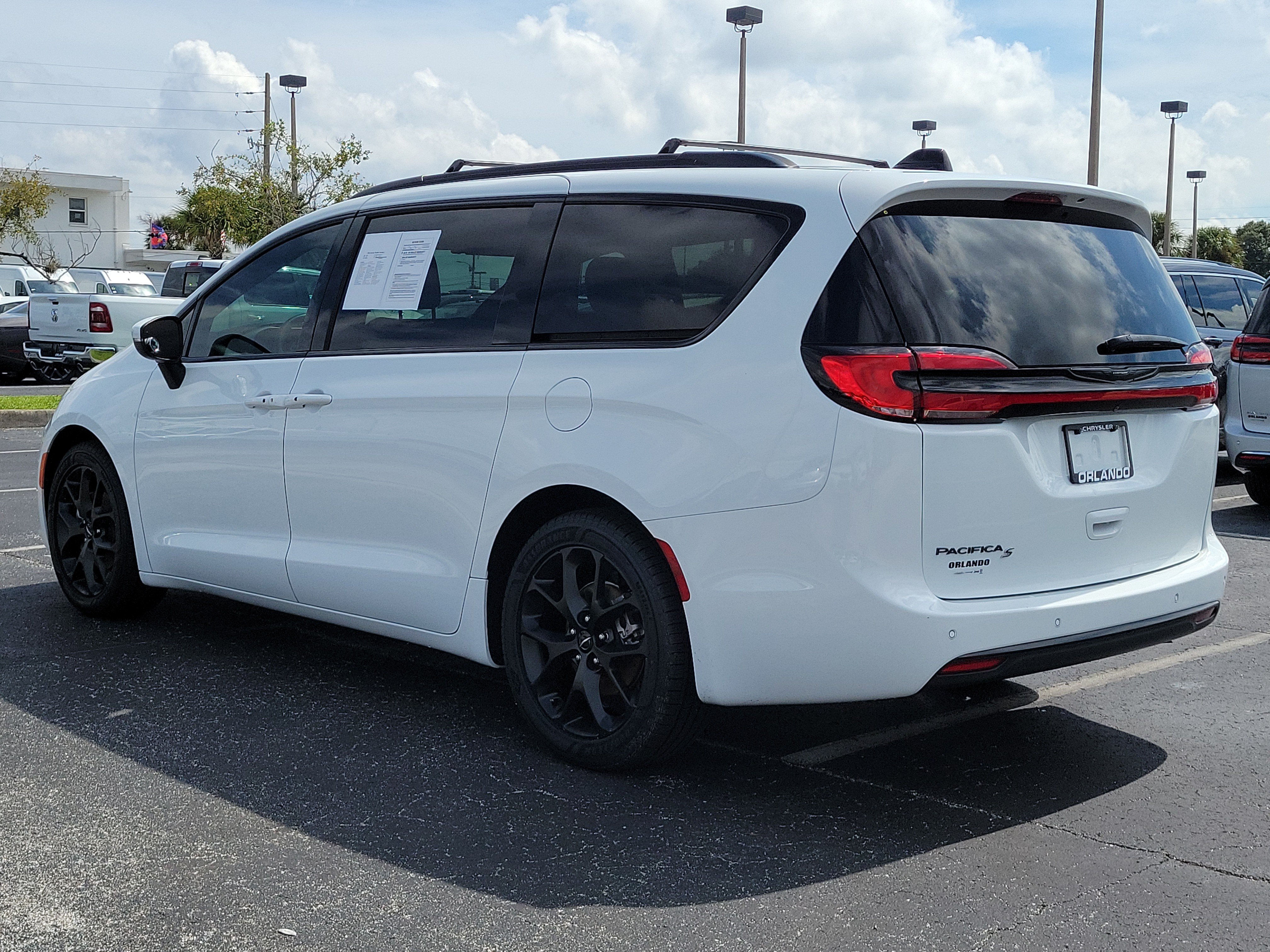 Certified 2023 Chrysler Pacifica Touring-L w/ S Appearance Package FWD image 5