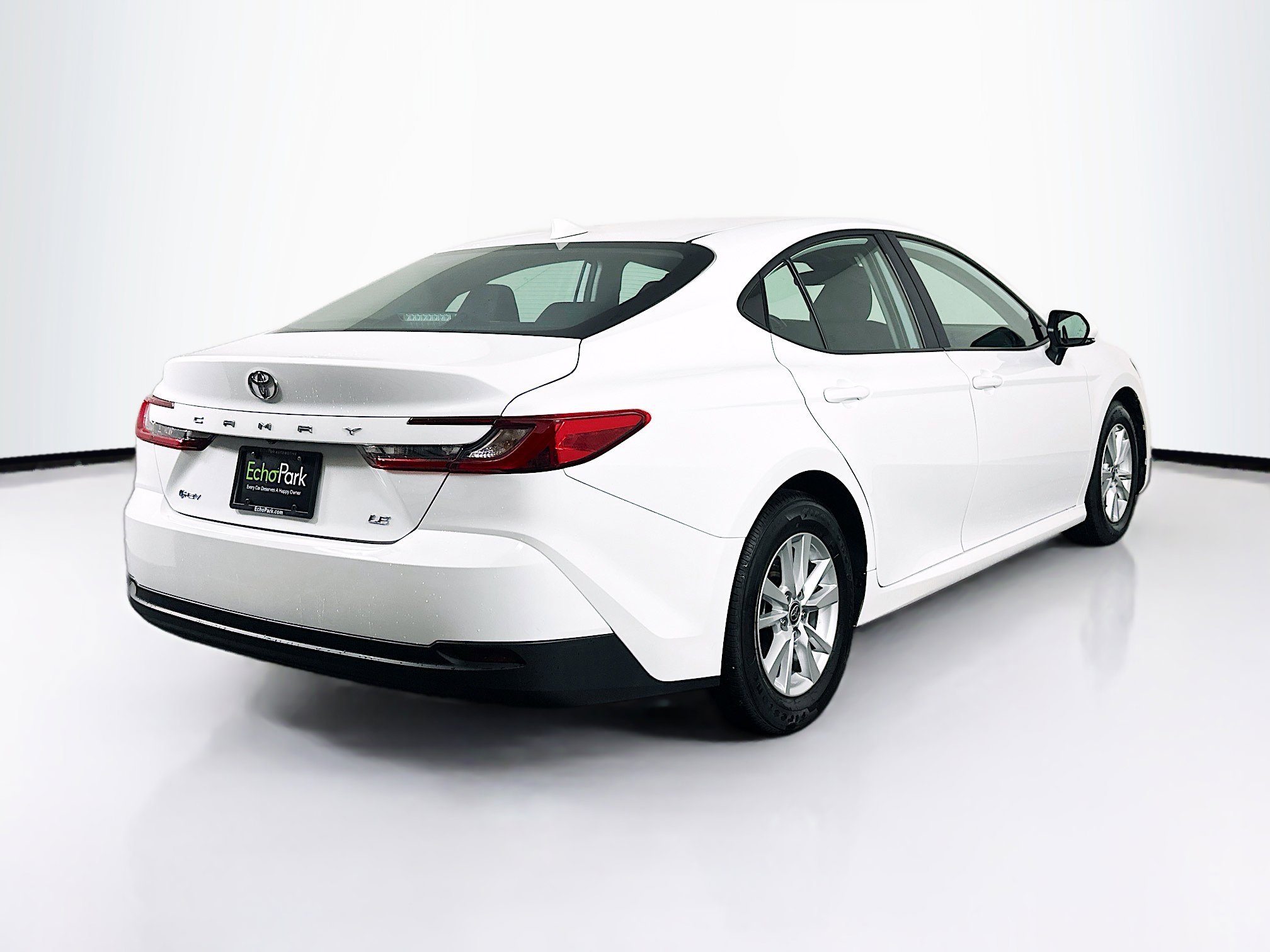 Used 2025 Toyota Camry LE image 9
