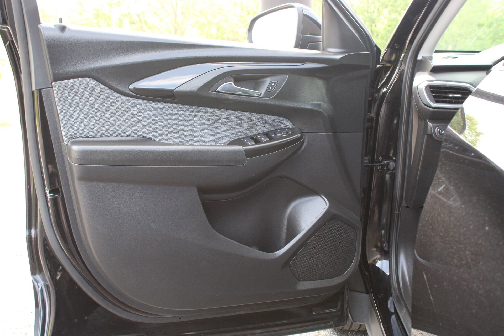 Used 2022 Chevrolet TrailBlazer LT FWD image 12