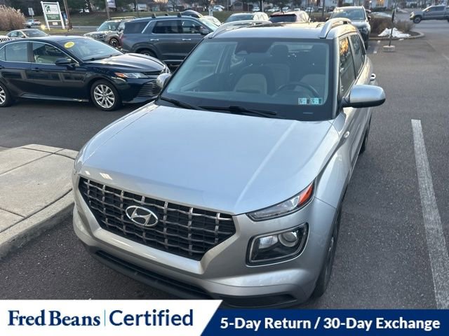 Used 2023 Hyundai Venue SEL image 1