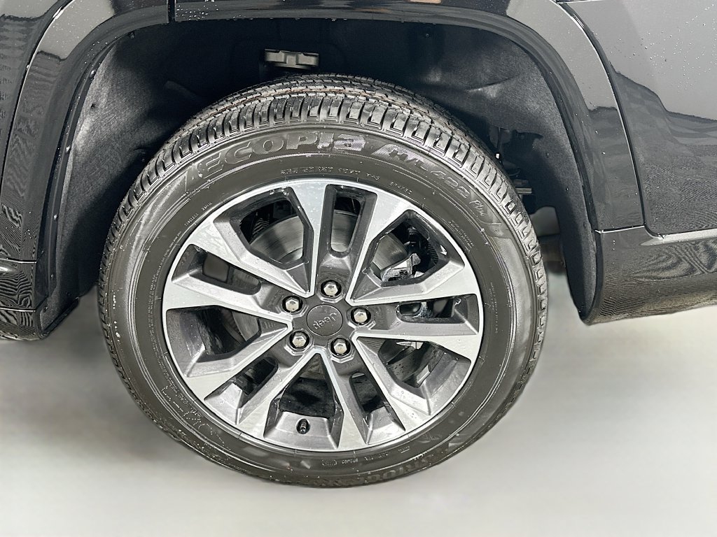 New 2025 Jeep Grand Cherokee L Overland w/ Luxury Tech Group IV AWD/4WD image 17