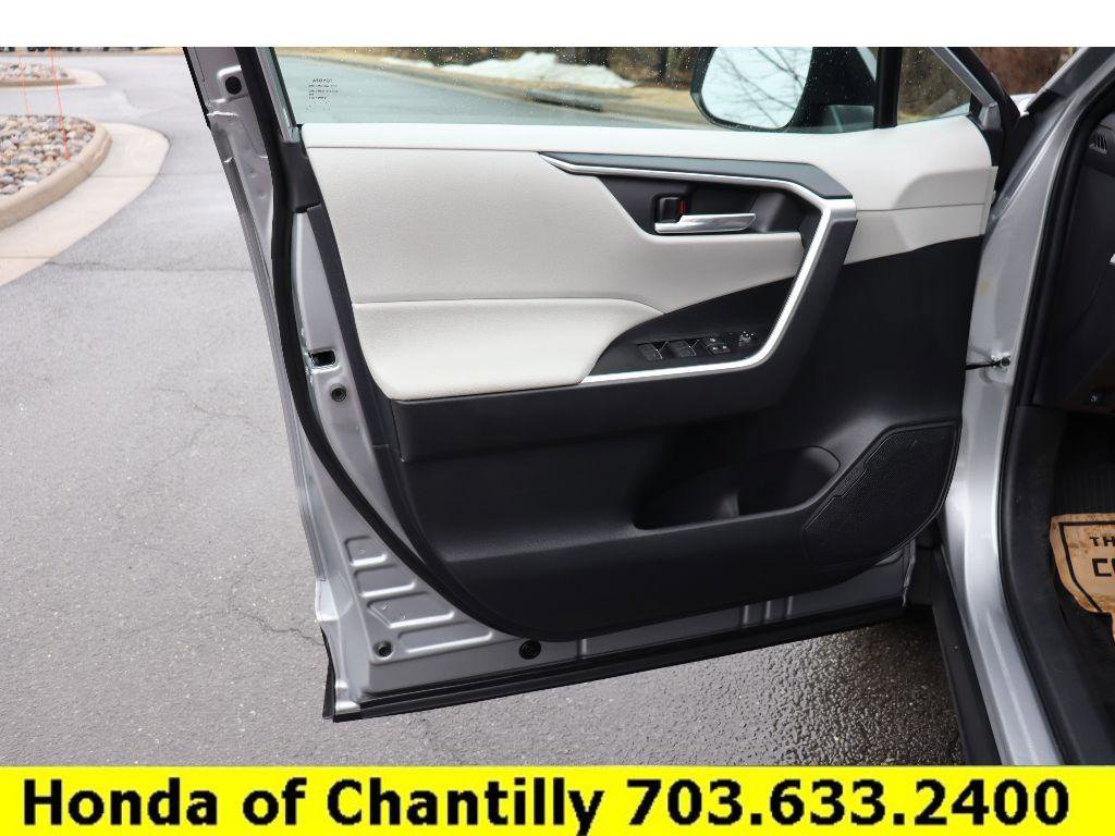 Used 2025 Toyota RAV4 XLE image 20