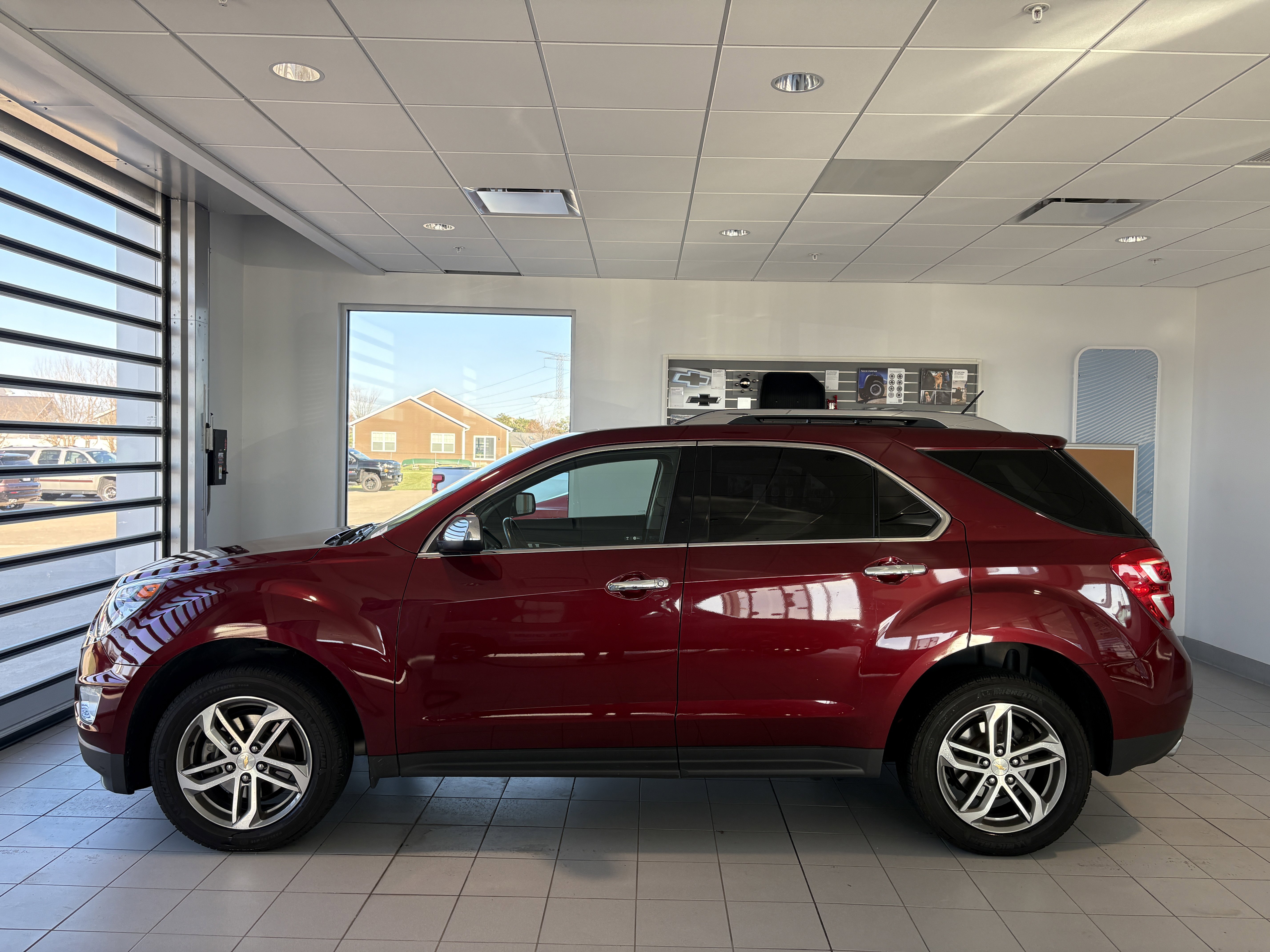 Used 2016 Chevrolet Equinox LTZ w/ Enhanced Convenience Package image 2