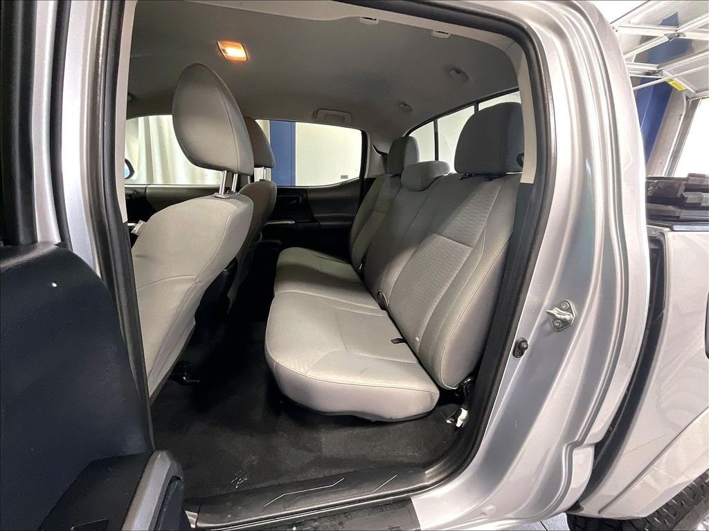 Used 2018 Toyota Tacoma SR5 AWD/4WD image 15