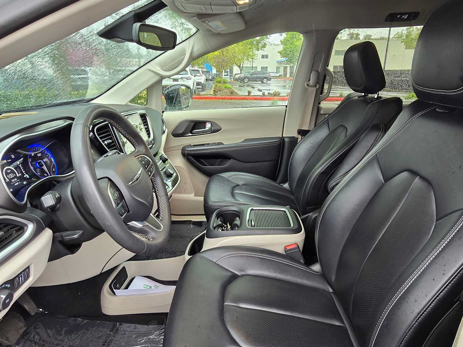Used 2024 Chrysler Pacifica Touring-L FWD image 21