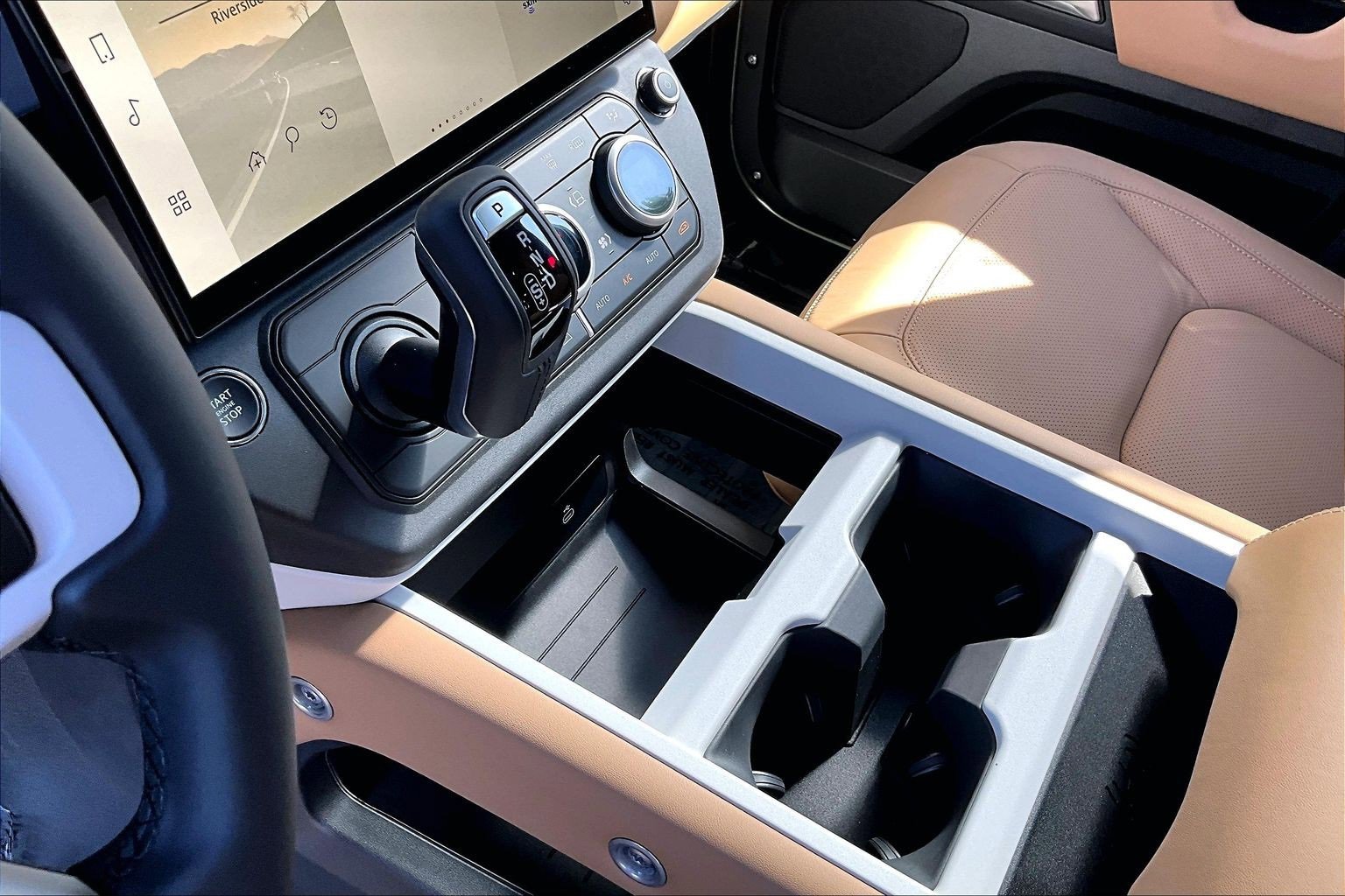 New 2026 Land Rover Defender 110 X-Dynamic SE image 8