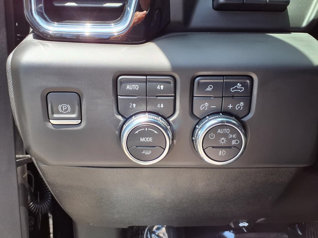 Used 2023 GMC Sierra 1500 Denali w/ Technology Package AWD/4WD image 13
