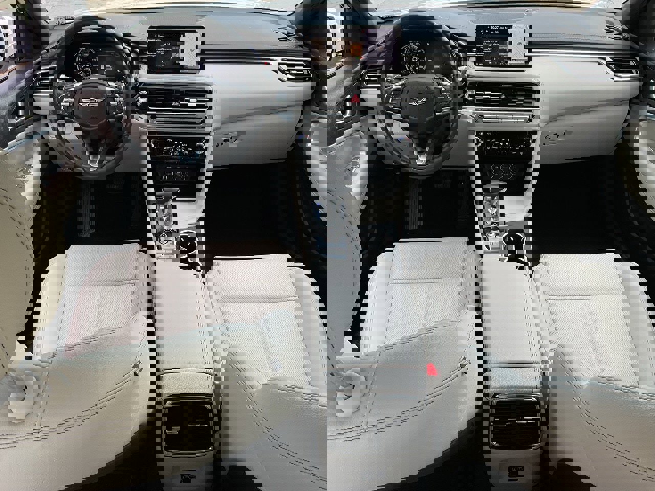 Used 2025 Genesis G70 2.5T image 19