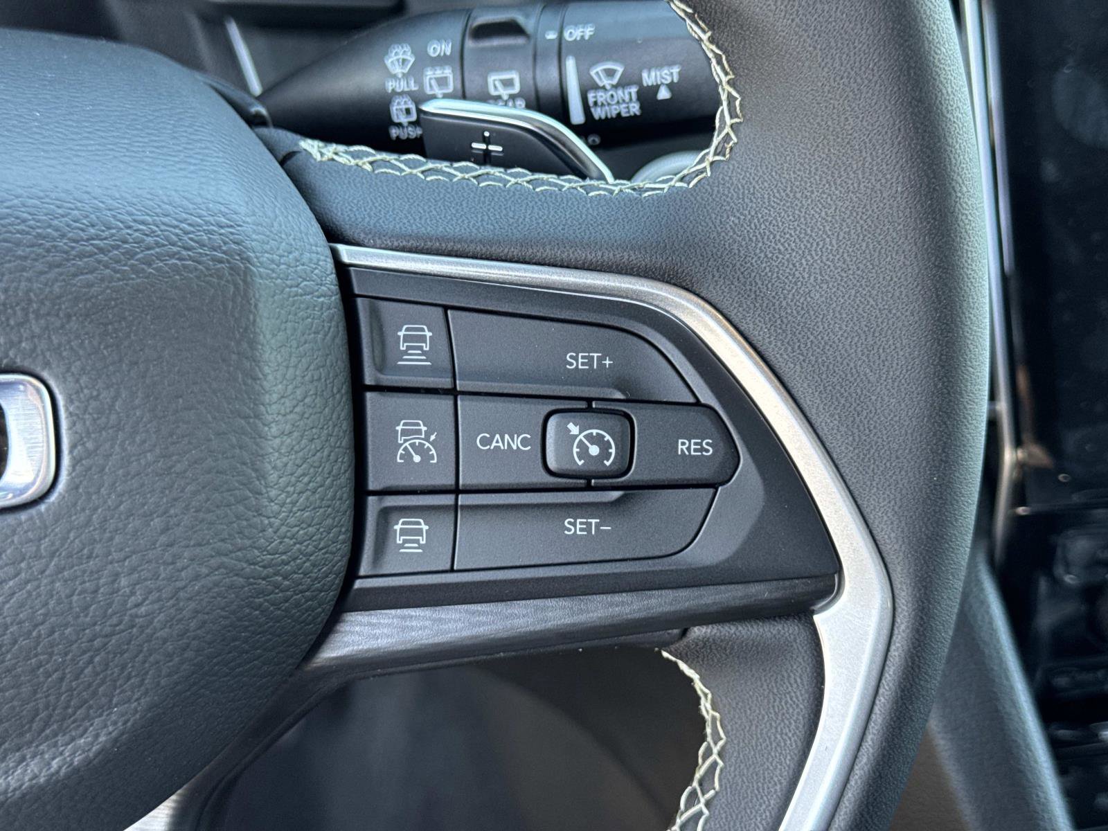New 2026 Jeep Grand Cherokee L Laredo image 9