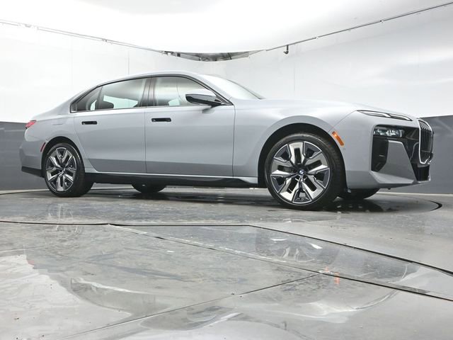 Used 2025 BMW 740i image 33