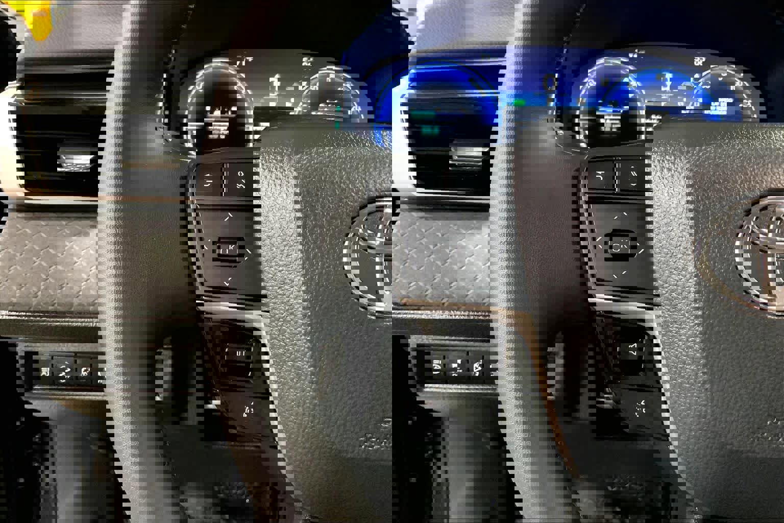 Used 2025 Toyota Camry XLE w/ Premium Plus Package image 24