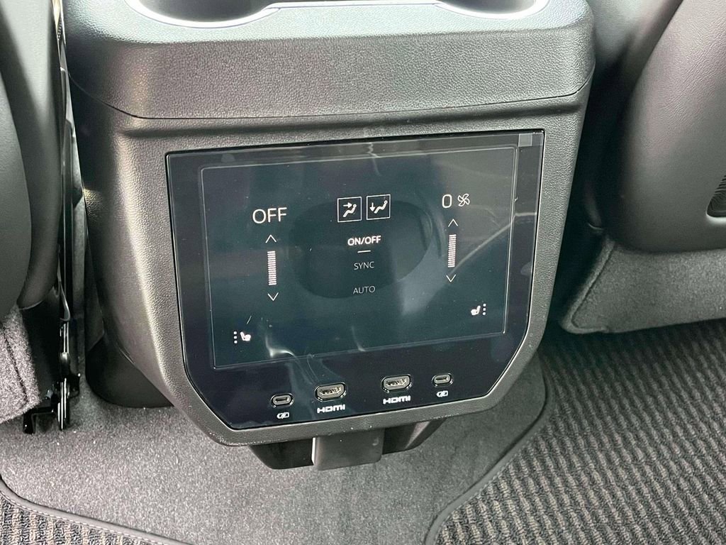 New 2026 GMC Yukon Denali Ultimate AWD/4WD image 14