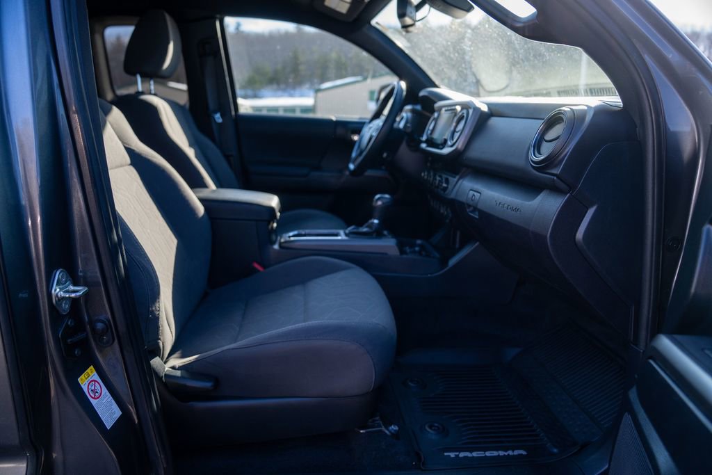 Used 2018 Toyota Tacoma TRD Sport w/ Technology Package image 13