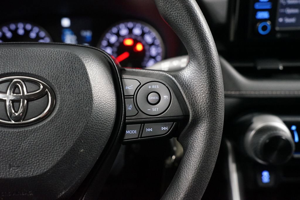 Used 2022 Toyota RAV4 LE image 13