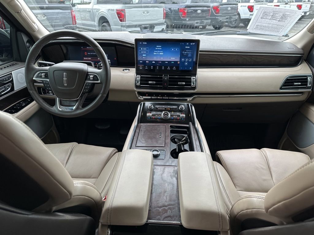 Used 2023 Lincoln Navigator Reserve image 13