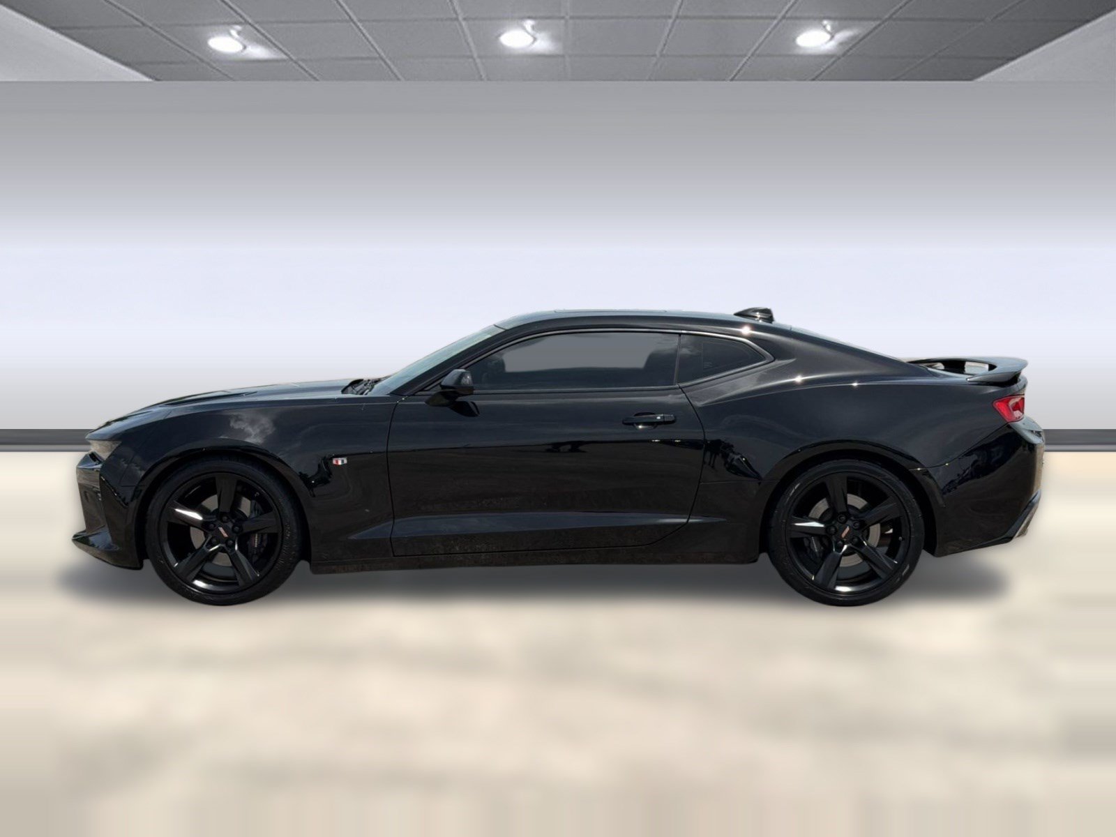 Used 2018 Chevrolet Camaro SS RWD image 2
