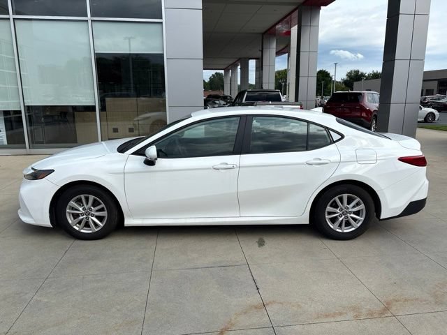 Used 2025 Toyota Camry LE FWD image 4