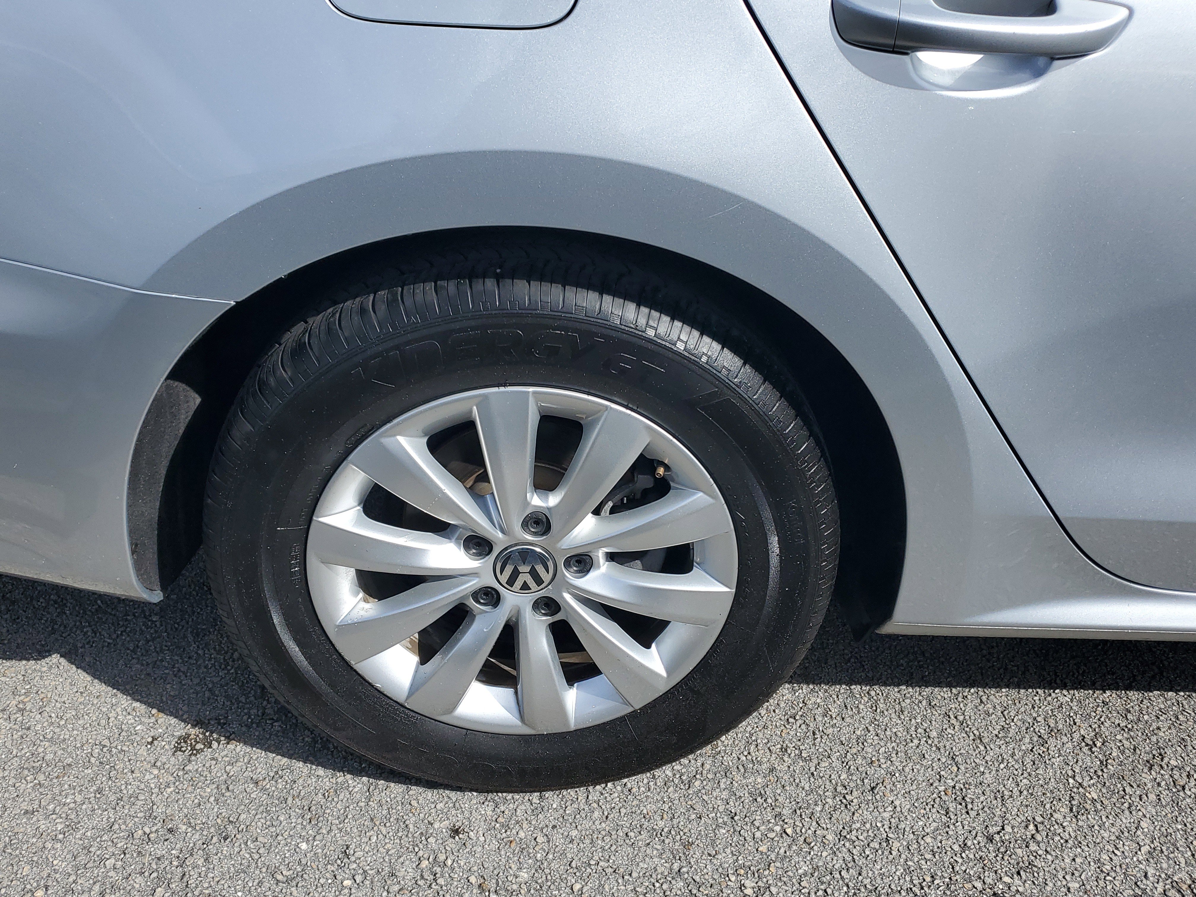 Used 2015 Volkswagen Passat 1.8T S image 7