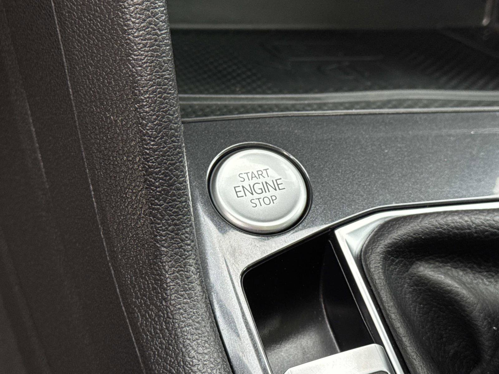 Certified 2023 Volkswagen Tiguan SE w/ Panoramic Sunroof Package image 19