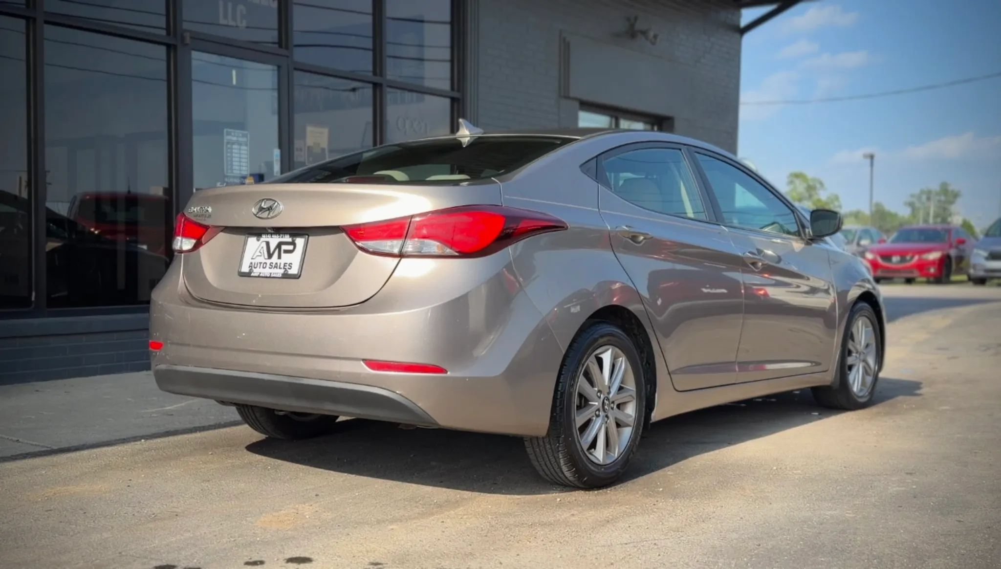 Used 2014 Hyundai Elantra SE w/ Option Group 02 FWD image 2