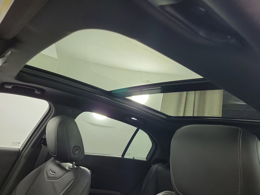 Used 2021 Cadillac XT4 Premium Luxury FWD image 16