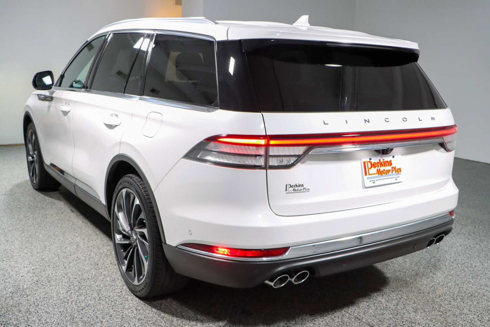 Used 2023 Lincoln Aviator Reserve w/ Equipment Group 201A image 9