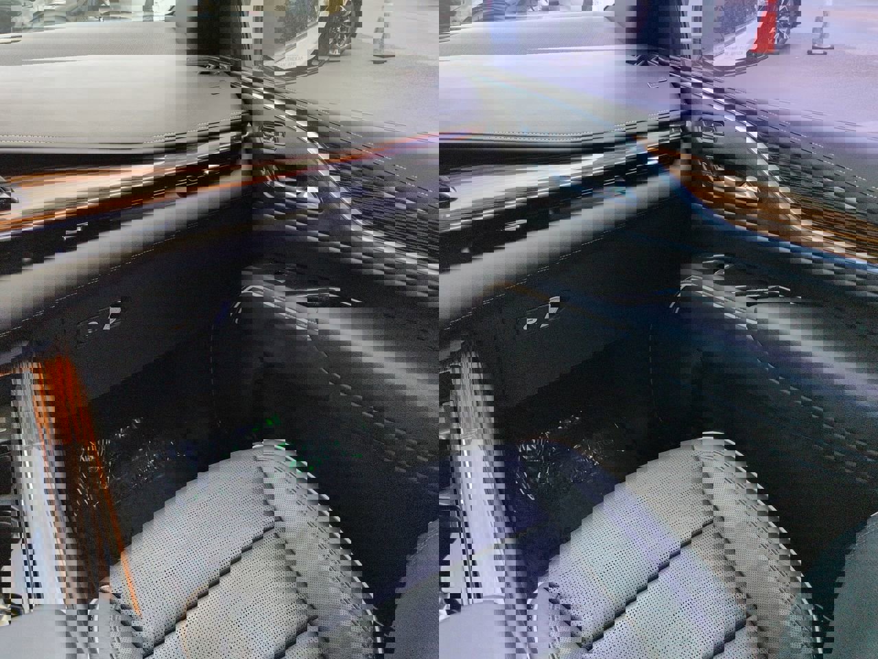 Used 2022 Cadillac Escalade Premium Luxury image 15