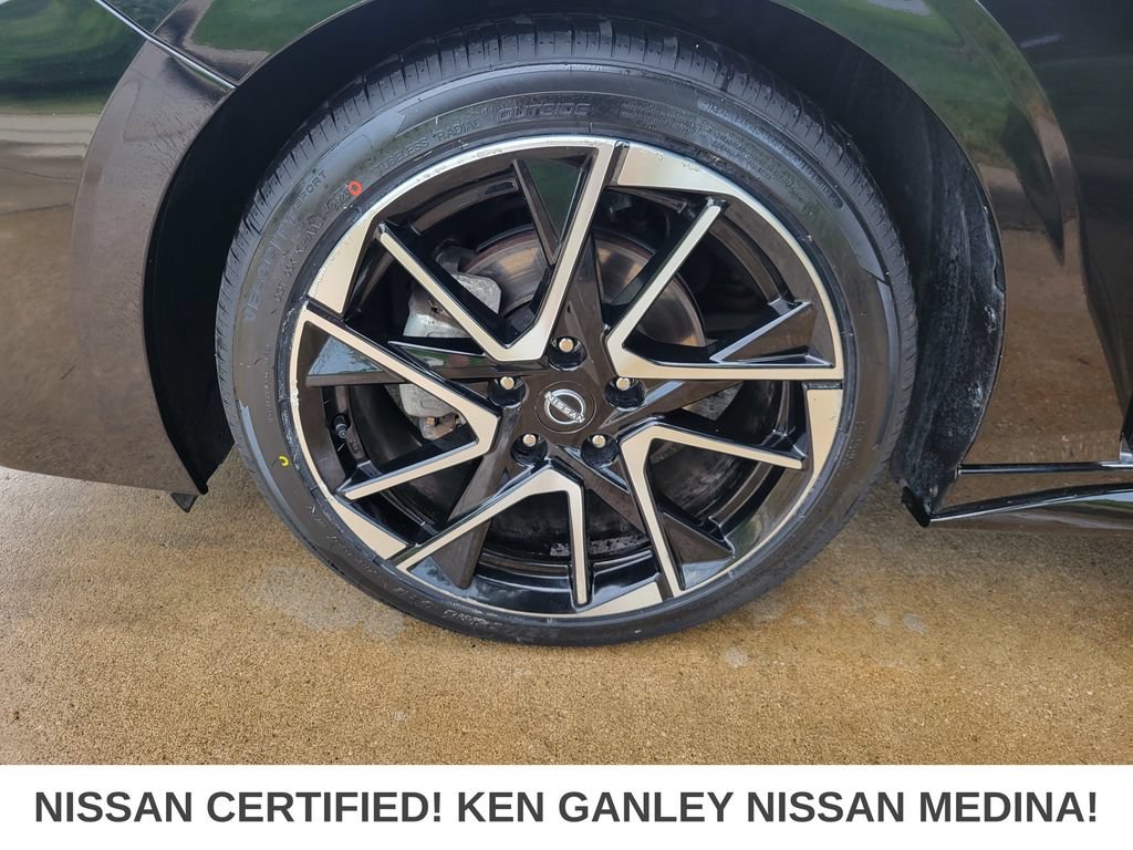 Certified 2025 Nissan Sentra SR FWD image 18