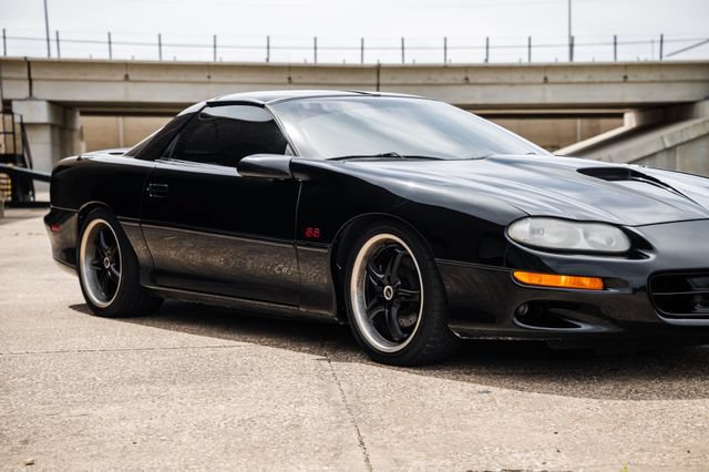 Used 2002 Chevrolet Camaro Z28 w/ SS Performance/Appearance Pkg RWD image 39