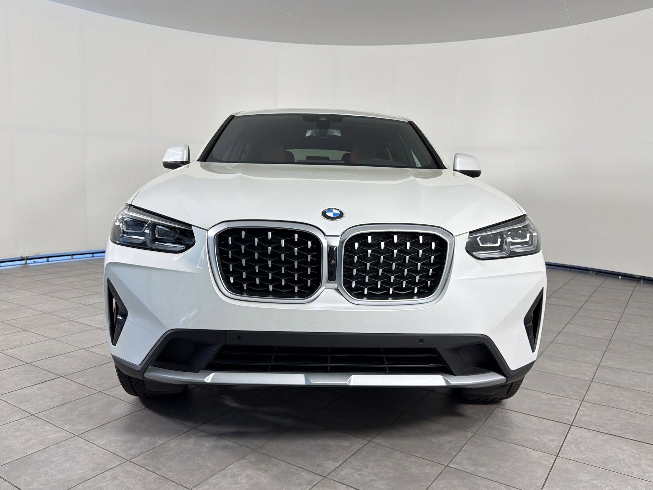 Certified 2025 BMW X4 xDrive30i AWD/4WD image 6