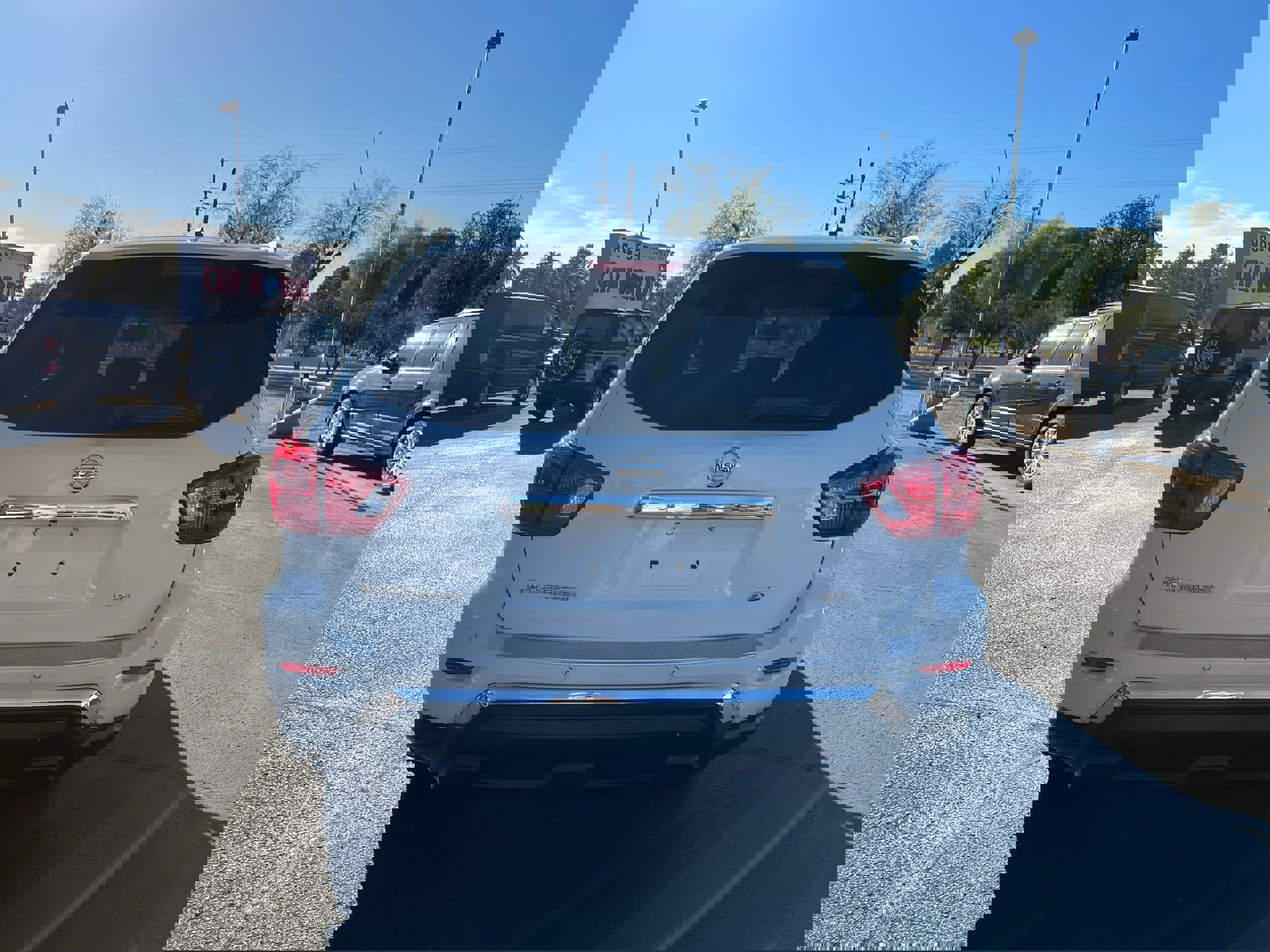 Used 2018 Nissan Pathfinder SV image 4