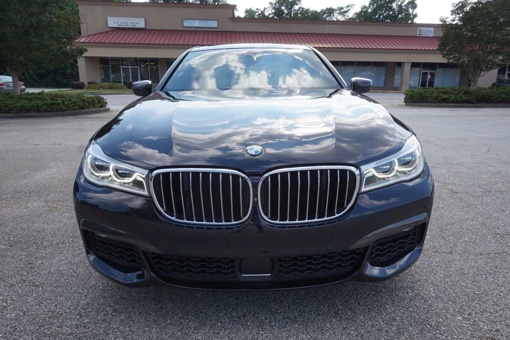 Used 2019 BMW 750i w/ Executive Package image 4