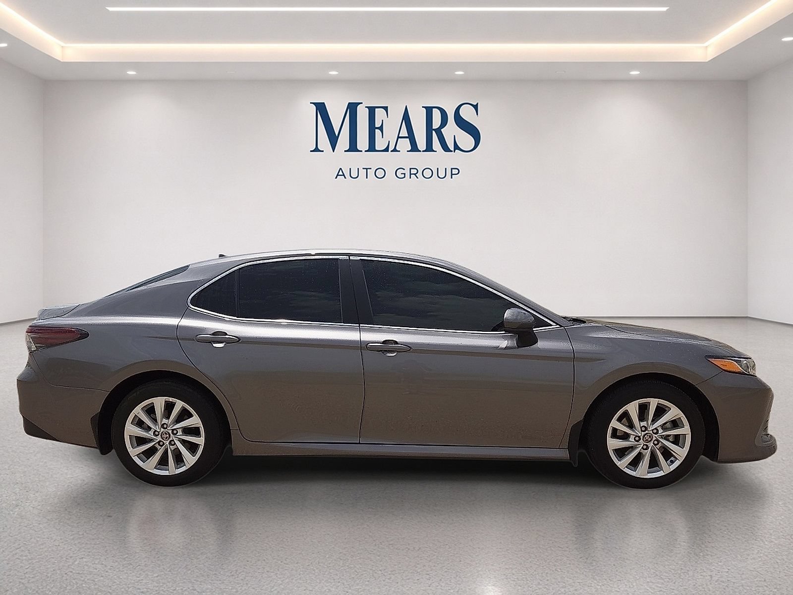 Used 2024 Toyota Camry LE FWD image 6