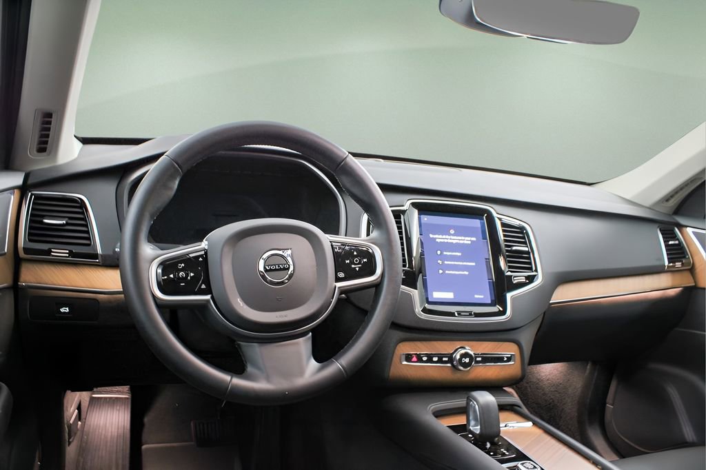 Certified 2025 Volvo XC90 B6 Plus image 21