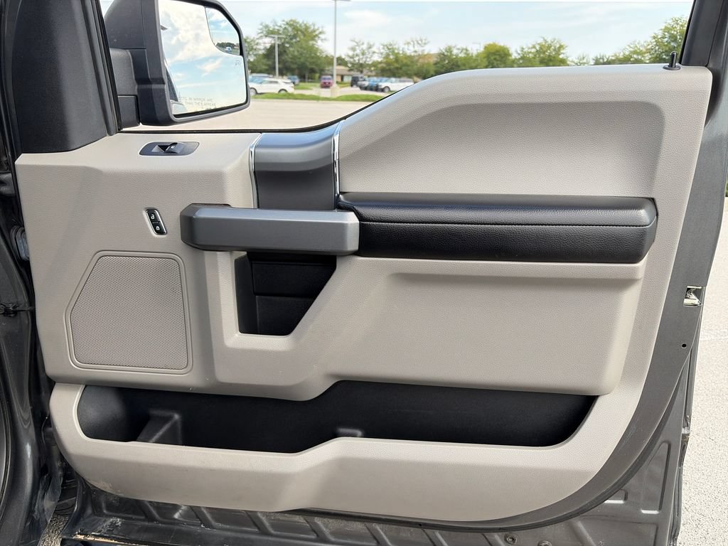 Used 2018 Ford F150 XLT w/ Equipment Group 302A Luxury AWD/4WD image 9