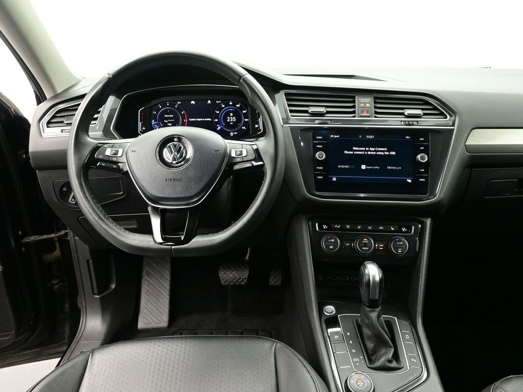 Used 2020 Volkswagen Tiguan SEL AWD/4WD image 16