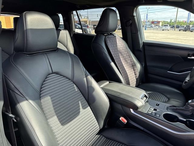 Used 2023 Toyota Highlander XSE FWD image 28