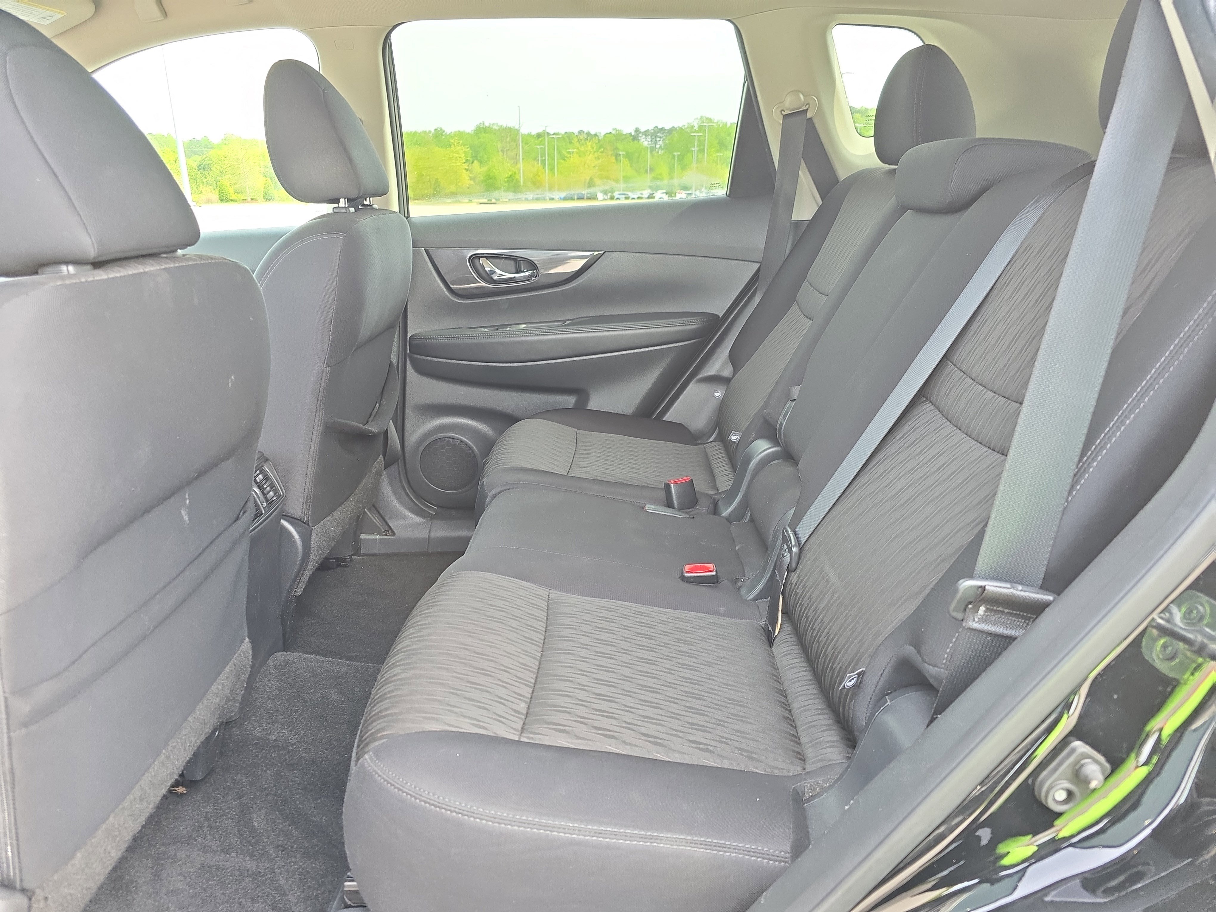 Used 2017 Nissan Rogue SV w/ Midnight Edition image 13