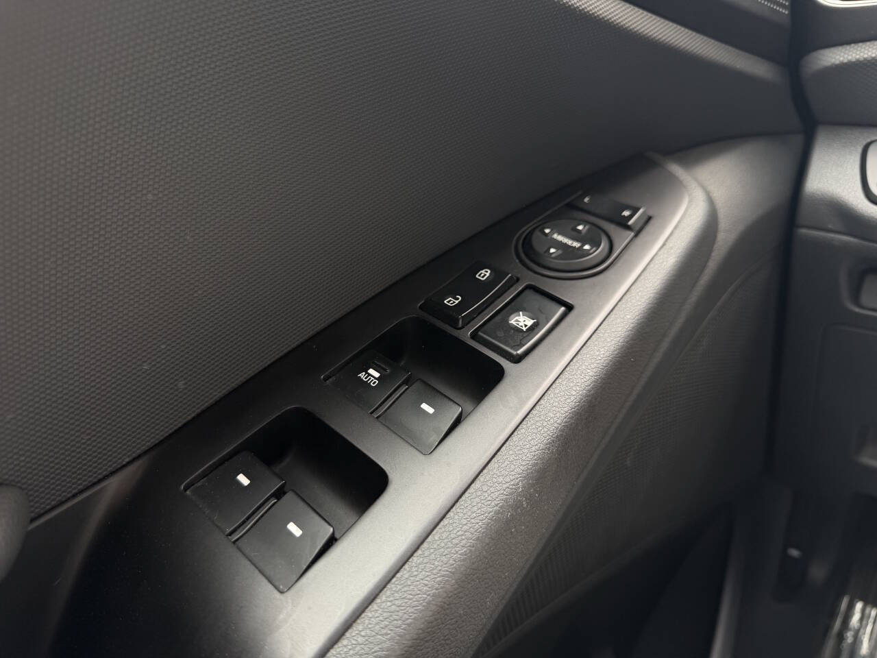 Used 2019 Hyundai Ioniq Plug-In Hybrid FWD image 21