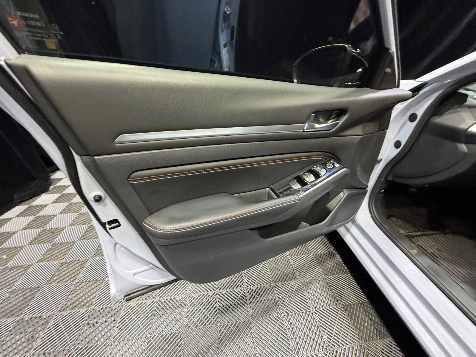 Certified 2023 Nissan Altima 2.5 SR w/ SR Premium Package FWD image 13