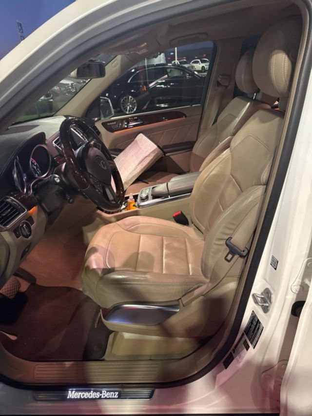 Used 2015 Mercedes-Benz GL 550 4MATIC image 5