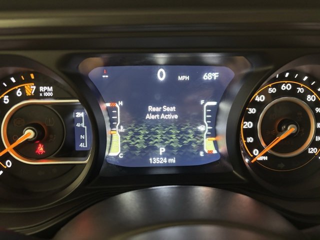 Used 2025 Jeep Gladiator Mojave w/ Convenience Group image 12