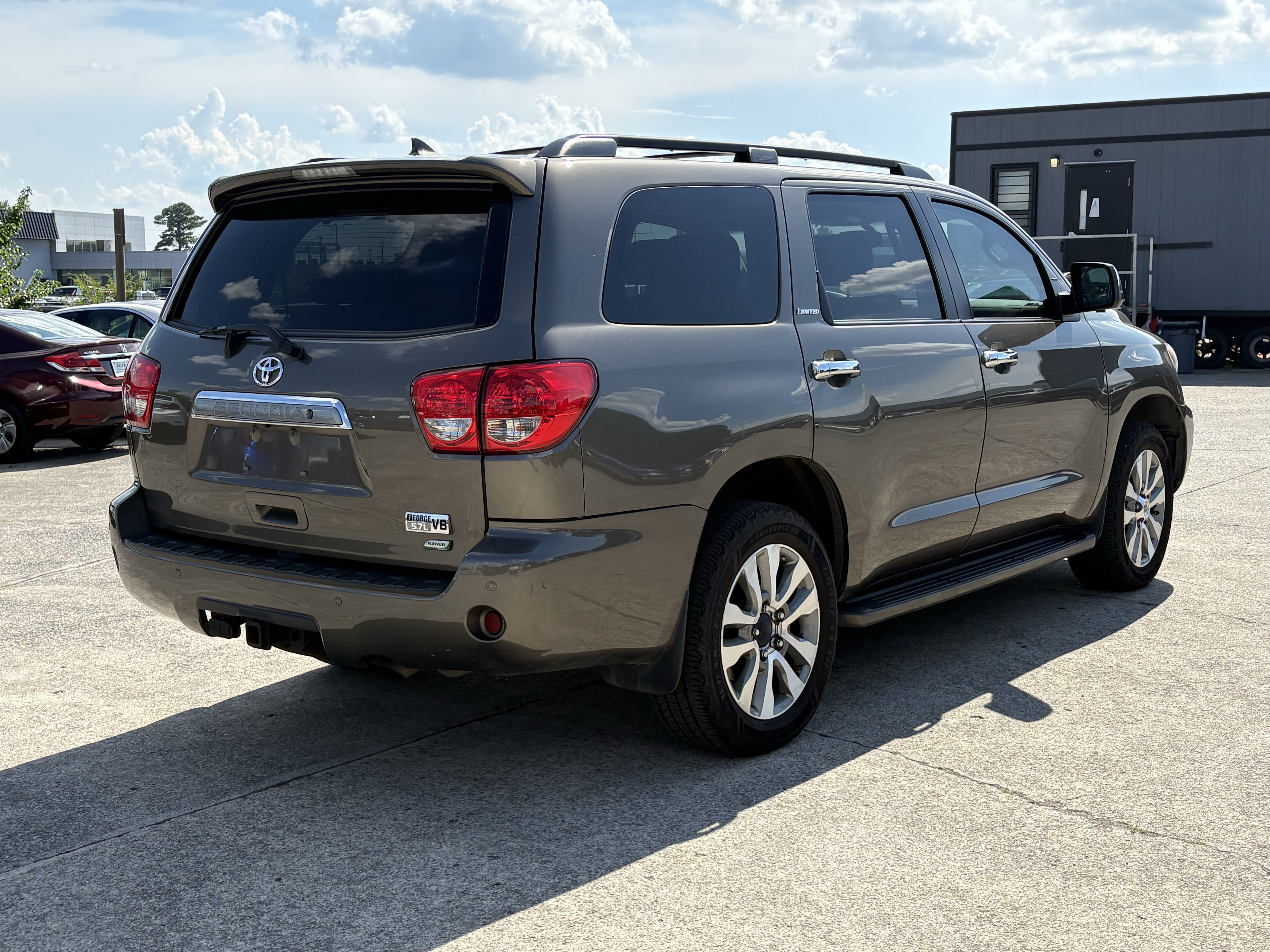 Used 2017 Toyota Sequoia Limited w/ Safety & Convenience Package AWD/4WD image 4