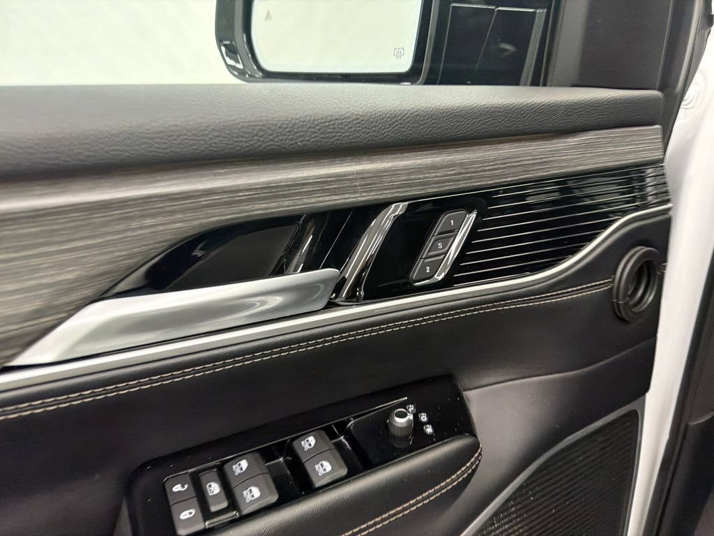 Used 2024 Jeep Wagoneer L Series II w/ Flexible Seating Group RWD image 12