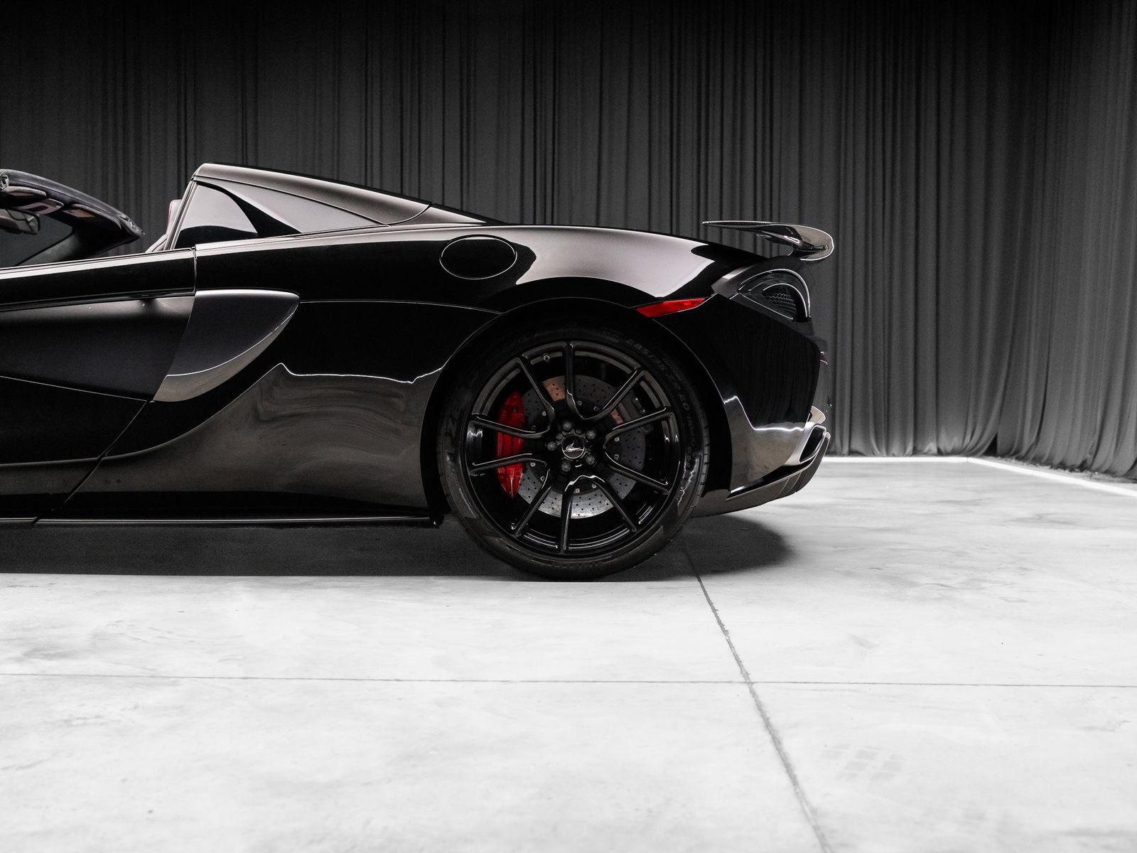 Used 2019 McLaren 570S Spider RWD image 35