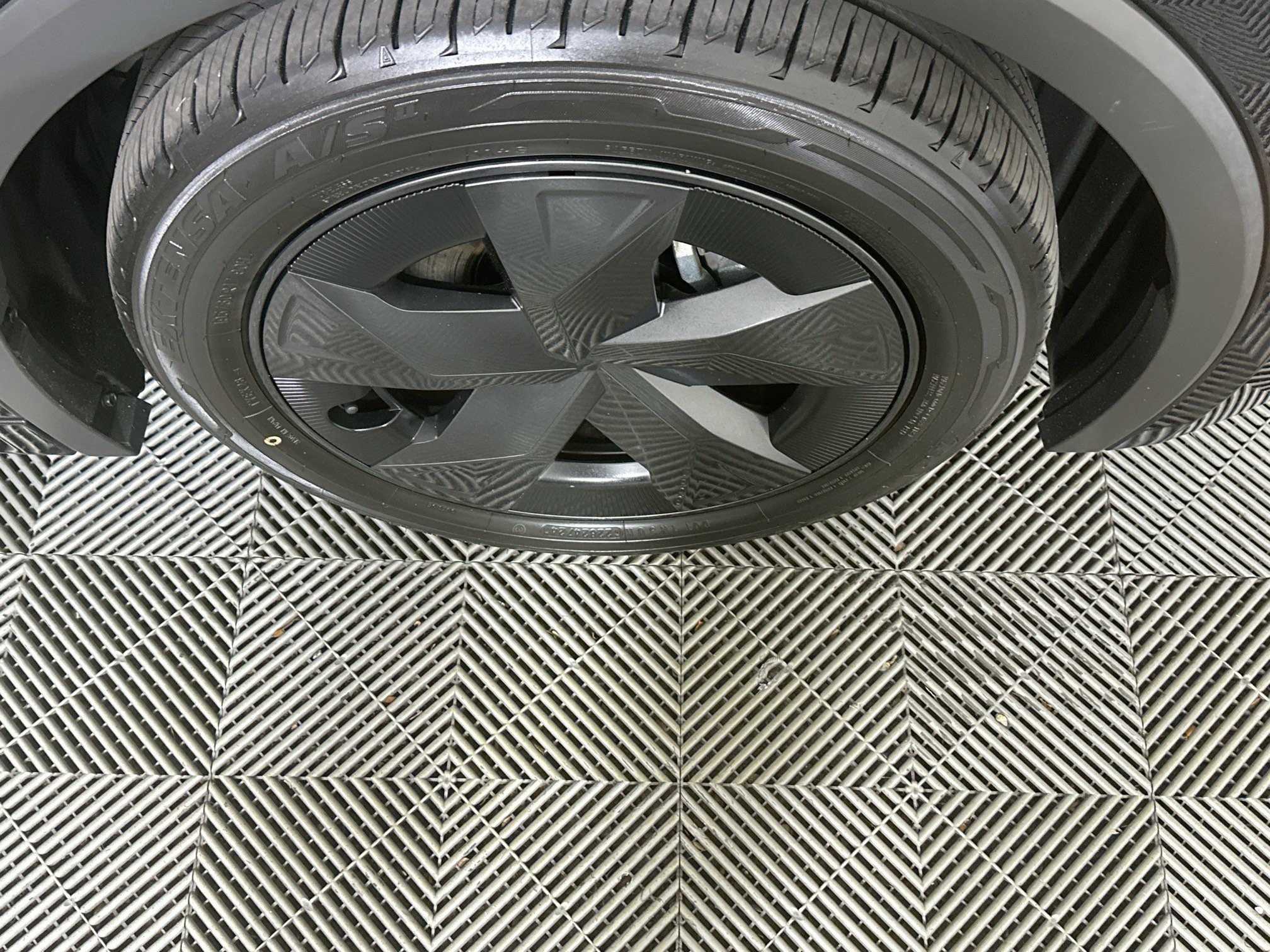 Used 2024 Toyota Prius LE image 11