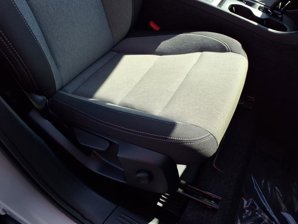 Used 2025 Volvo XC40 B5 Core image 25